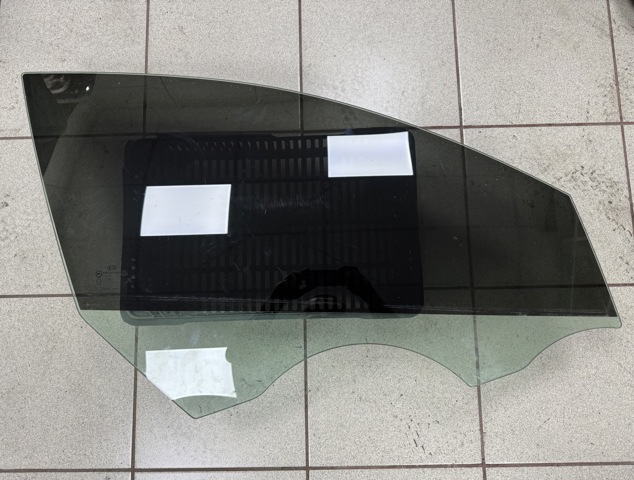 Стекло передней правой двери 824212T010 HYUNDAI