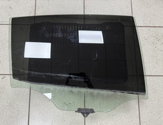 Стекло заднее правое 834212T010 HYUNDAI