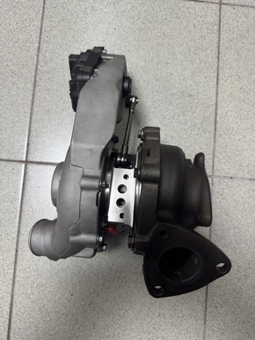 LR084606 LAND ROVER Турбина купить в Чернигов