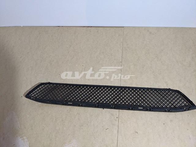 BMW 51117303752 Решетка бампера переднего центральная в наличии Украина