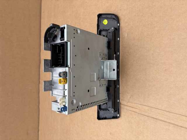 4G1035043D VAG Магнитола (радио AM/FM) купить в Каменское