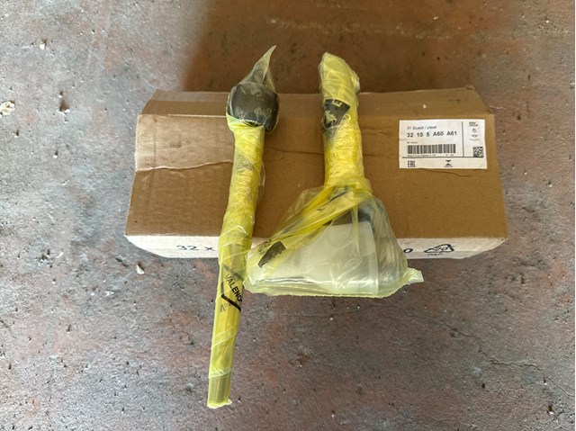 Поперечная рулевая тяга правая 32105A60A61 BMW