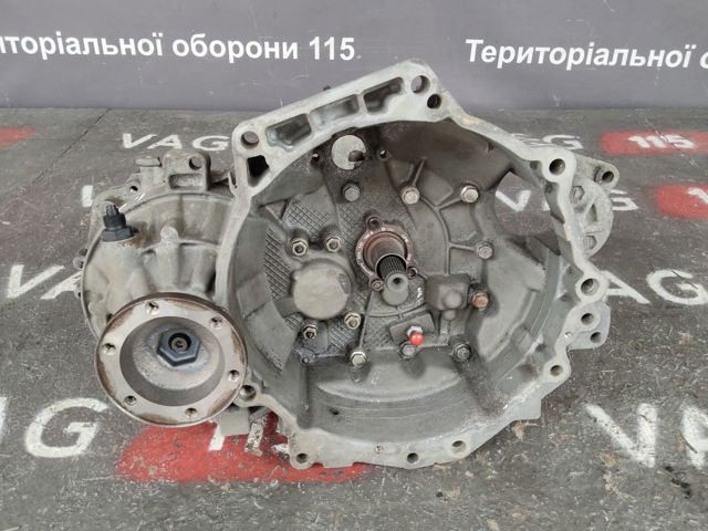 Коробка передач в сборе с главной передачей и дифференциалом 02J300050X VAG