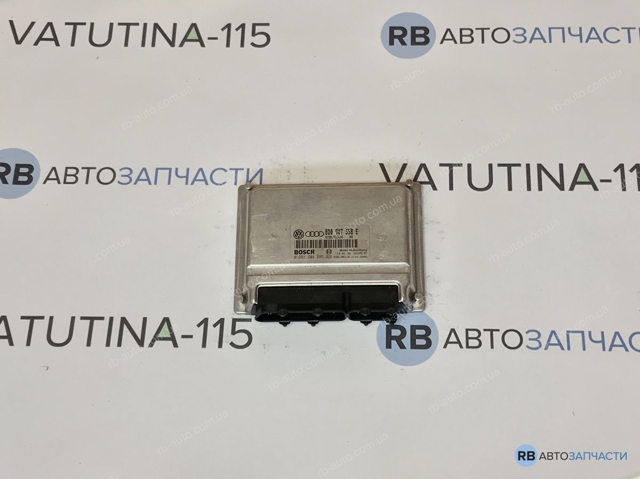 Электронный блок управления двигателем 8D0907558E VAG