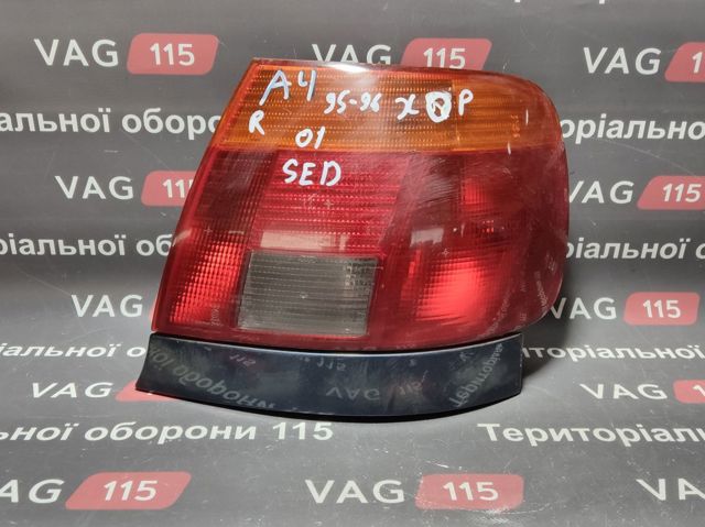 Задняя правая фара 8D0945112A VAG