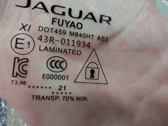 Стекло передней правой двери T4K1048 JAGUAR