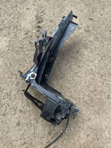 51647184160 BMW Кронштейн (адаптер) крепления фары передней правой купить в Полтава