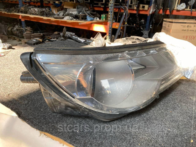 VAG 5N2941032K Фара правая в наличии Николаев
