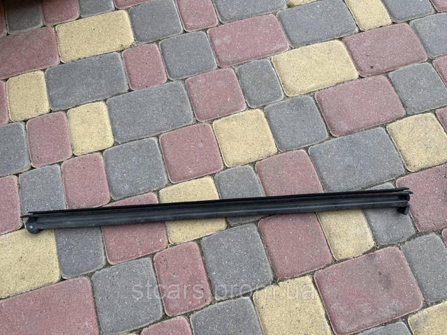 DS7Z5425861B Уплотнитель стекла двери задней левой внутренний (планка) купить Павлоград