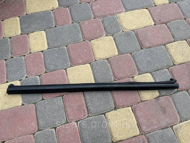 DS7Z5425861B Уплотнитель стекла двери задней левой внутренний (планка) купить Каменское