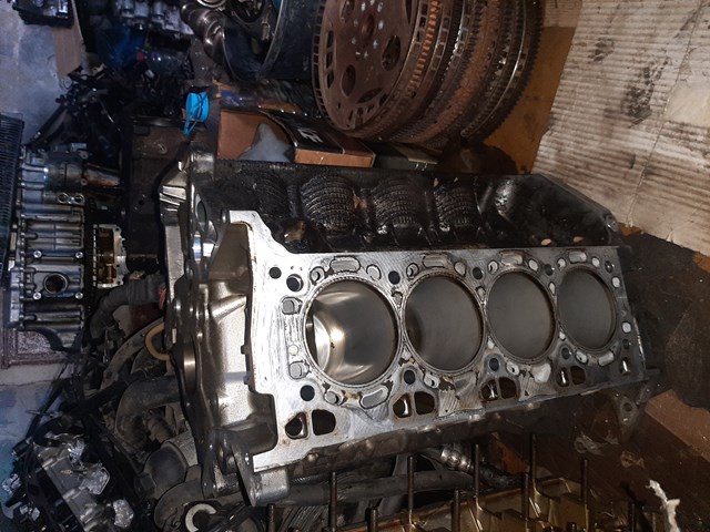 Блок двигателя 11112296651 BMW