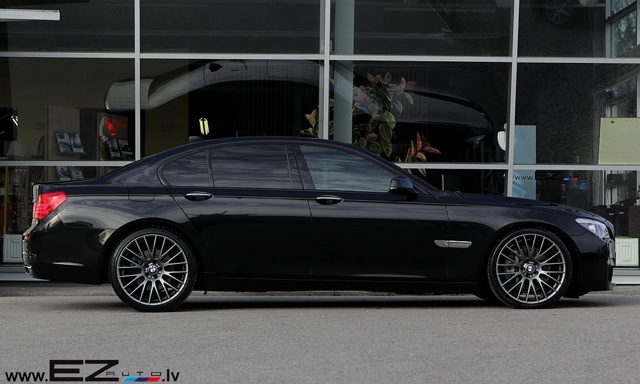 Пассажирская передняя дверь 41007203978 BMW