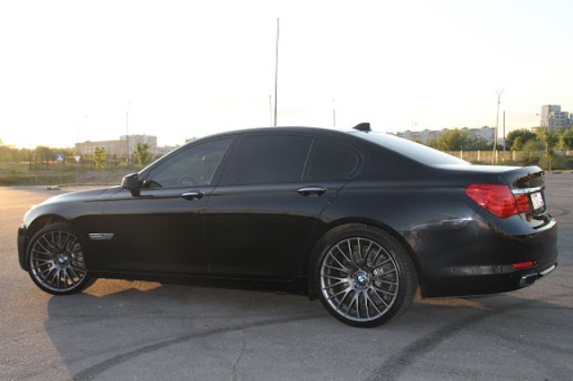 Задняя левая дверь 41007203981 BMW