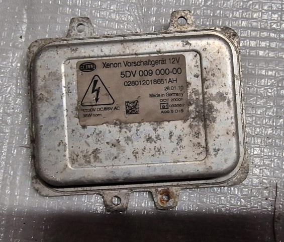 Блок управления ксеноновыми фарами 5DV00900000 HELLA