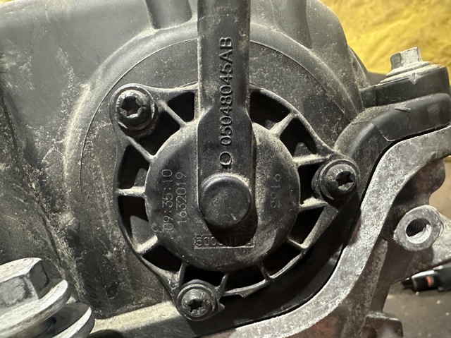 Электромагнитный клапан фазорегулятора 05048045AB CHRYSLER