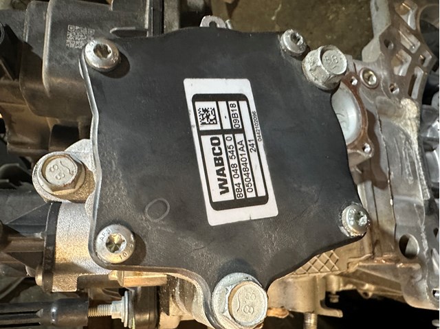 Насос вакуумный 05048401AA CHRYSLER