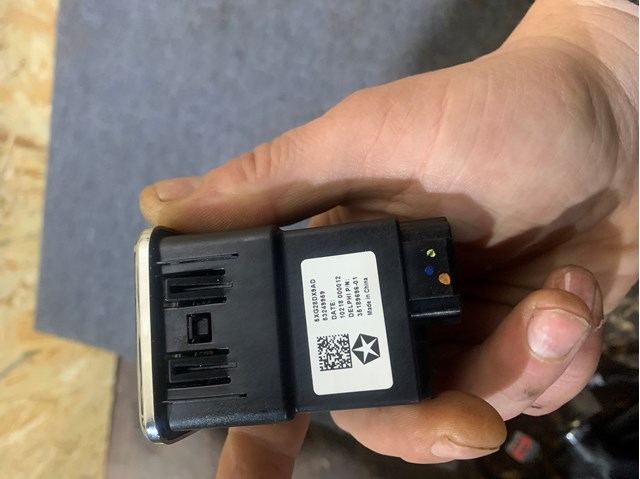5XG28DX9AD CHRYSLER USB-разветвитель купить в Кривой Рог