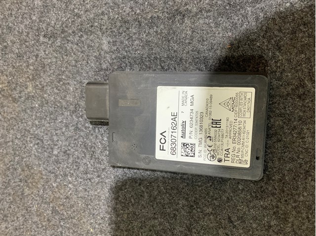 Датчик контроля мертвой зоны, задний 68307162AE CHRYSLER