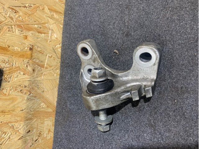 Кронштейн подушки (опоры) двигателя, задней 68353710AB CHRYSLER