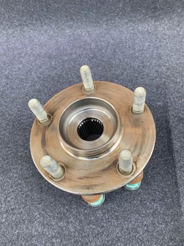 Ступица переднего колеса BCKE3304X MAZDA