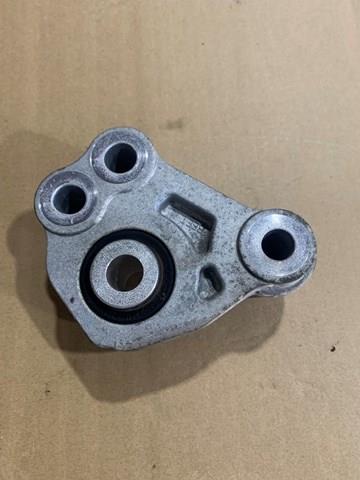 Кронштейн подушки (опоры) двигателя, задней BEET39010 MAZDA