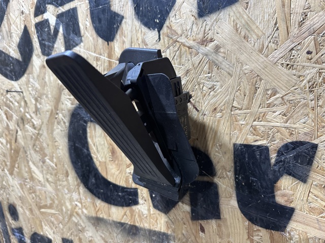 Педаль акселератора GHK341600G MAZDA