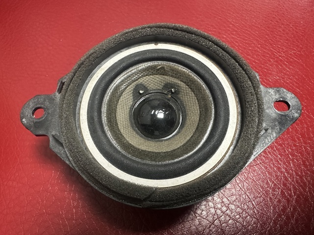 GHT6-66-960 Mazda Динамик задней полки