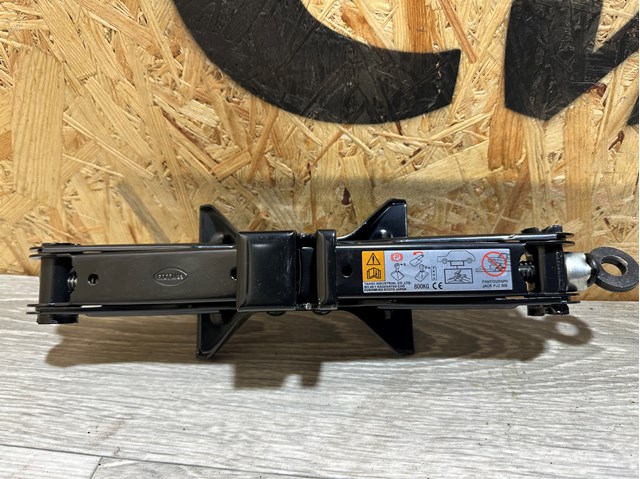 Домкраты GJ6A37790C MAZDA