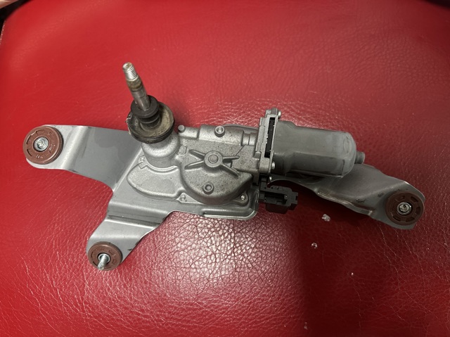 Моторчик заднего стеклоочистителя KB7W67450 MAZDA