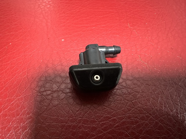 Омыватель стекла двери задка KB7W67510 MAZDA