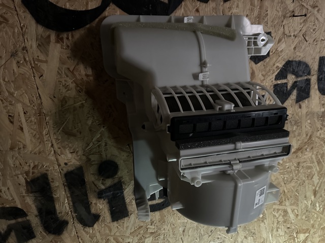 Корпус отопителя салона KB8B61140 MAZDA