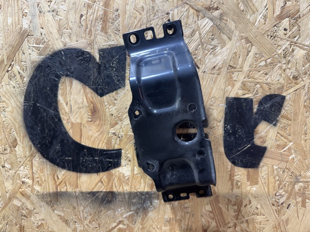 KB8C67XA2 Mazda Кронштейн радара круиз контроля (дистроника)