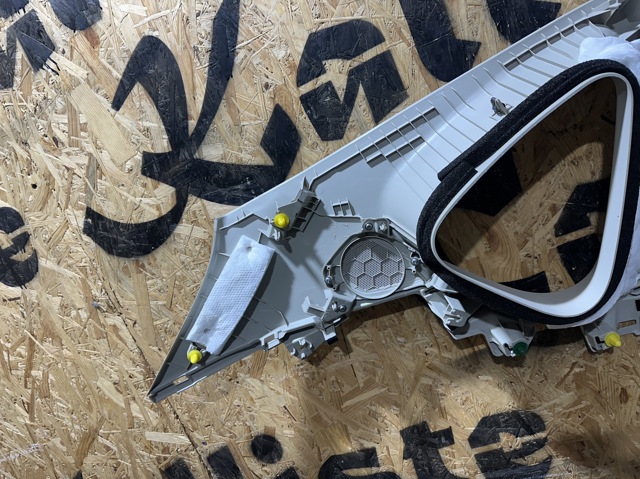 MAZDA KB8C68250B75 Обшивка стойки кузова внутренняя задняя правая в наличии Одесса