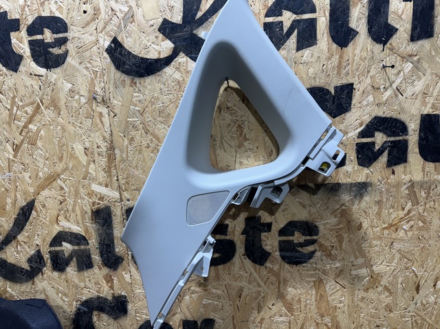 Обшивка стойки кузова внутренняя, задняя левая KB8C68260B75 MAZDA