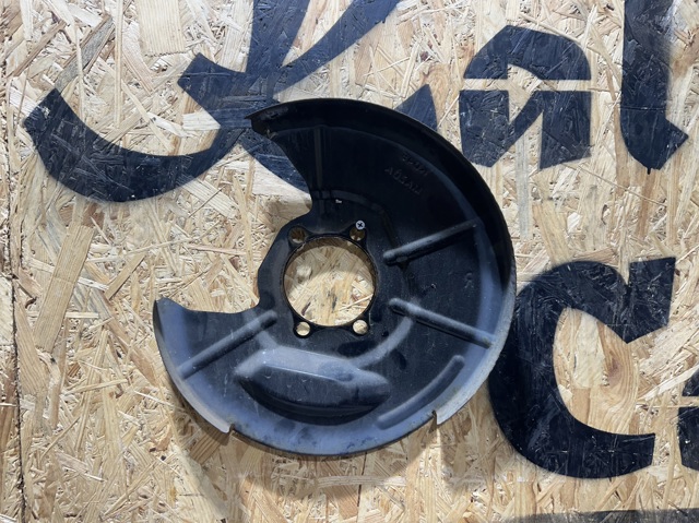 Щиток тормозного диска заднего правый KD4526261 MAZDA