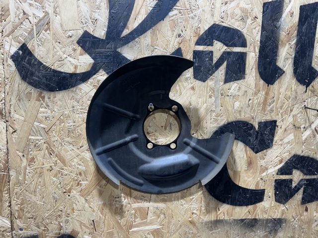 Пыльник тормозного диска заднего левый KD4526271 MAZDA