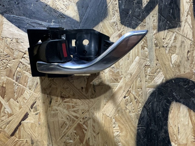 Внутренняя дверная ручка KD5358330C MAZDA