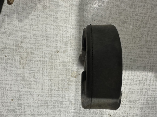 Подушка крепления глушителя KL1640061 MAZDA