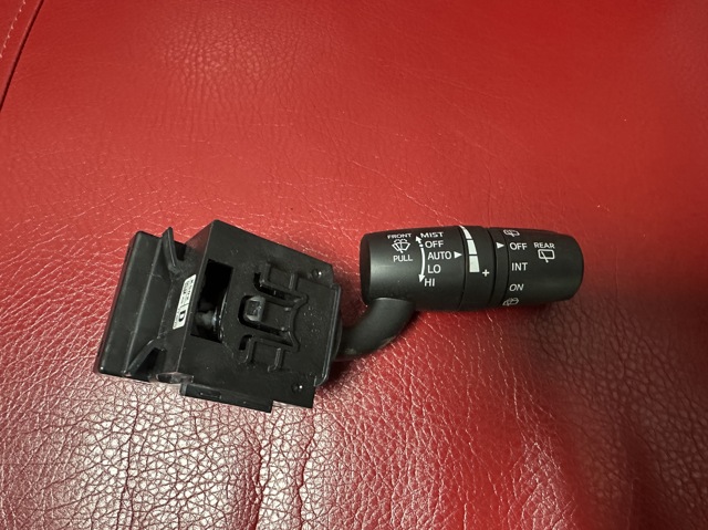 Переключатель подрулевой, правый KS0266128 MAZDA