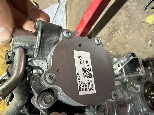 Механический вакуумный насос P5PW18G00 MAZDA