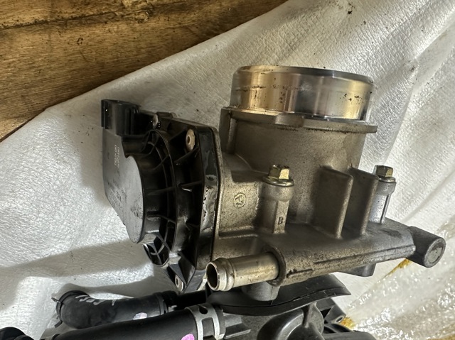 Дроссельная заслонка PY8V13640 MAZDA
