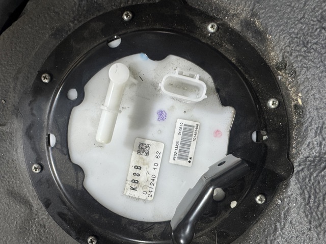 Насос погружной в баке PYB21335X MAZDA