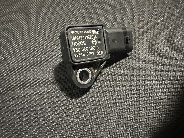Датчик массового расхода воздуха SH0318211 MAZDA