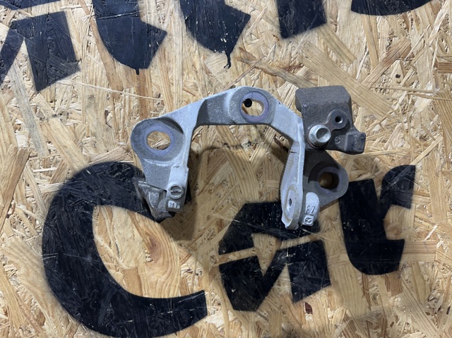 MAZDA TK783908YC Кронштейн подушки КПП в наличии Днепр