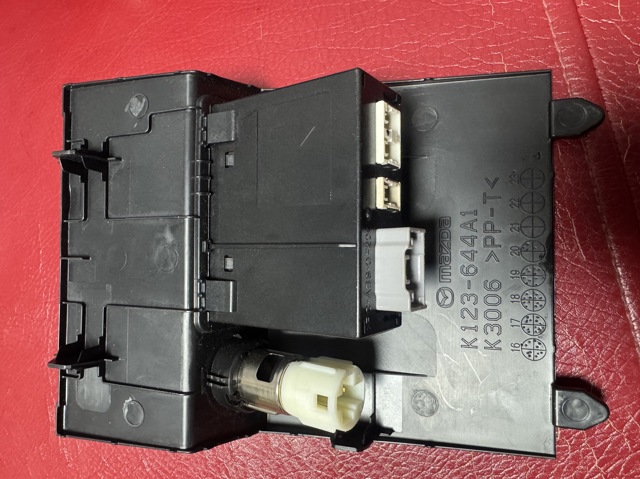 MAZDA TK78669U0C USB-разветвитель в наличии Житомир