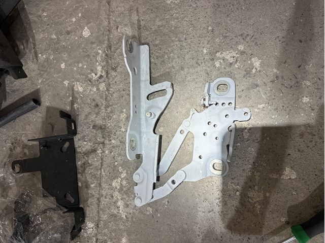 Завеса капота левая 13989610 BMW