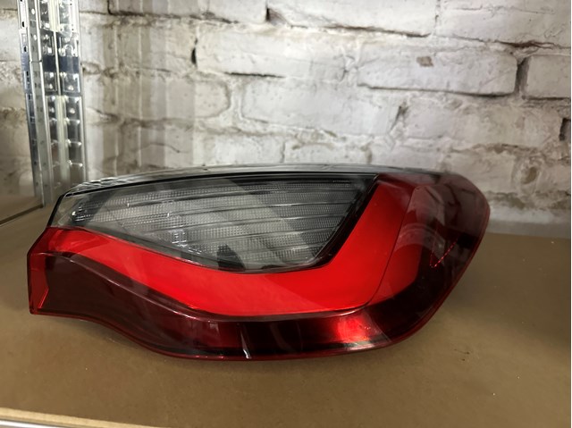 Задний правый внешний фонарь 63217477606 BMW