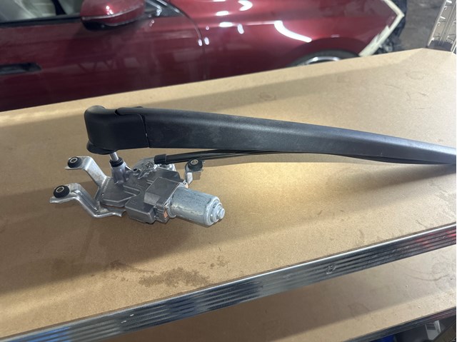 Стеклоочиститель двери задка 67637453144 BMW