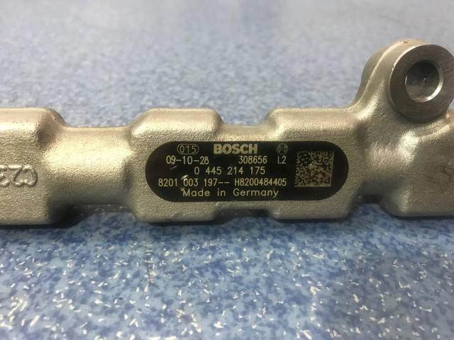 Рампа форсунок системы впрыска топлива 0445214175 BOSCH