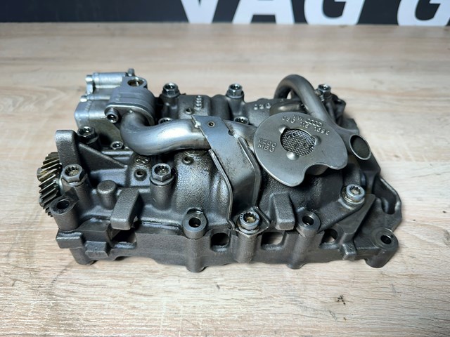 VAG 03G103537B Масляный насос в наличии Кривой Рог